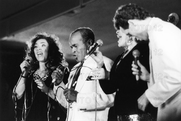 Jon Hendricks and three unidentified singers, c1998. Creator: Brian Foskett.