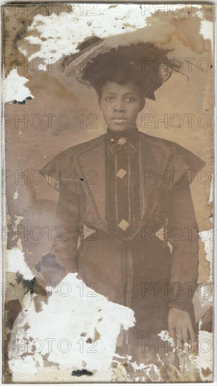 Photographic print of a woman, 1890-1910. Creator: Unknown.