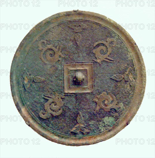 Mirror with Stylized Phoenixes and Petal Loenges, Eastern Zhou dynasty, Warring States period or early Western Han dynasty, 3rd/2nd century B.C.