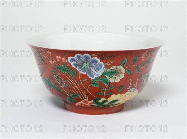 Bowl with Flowers on a Coral-Red Ground, Qing dynasty (1644-1911), Yongzheng reign mark (1723-1735).