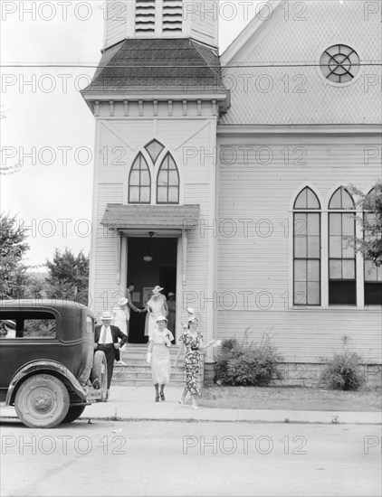 Sunday morning, Dayton, Tennessee, 1936. Creator: Dorothea Lange.