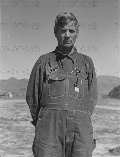 Former tenant farmer from Texas now working in California as a pea ...