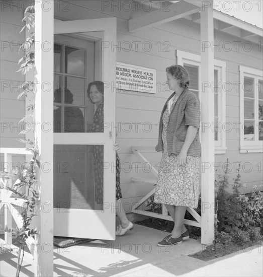 FSA camp for migratory agricultural workers, Farmersville, Tulare County, California, 1939 Creator: Dorothea Lange.