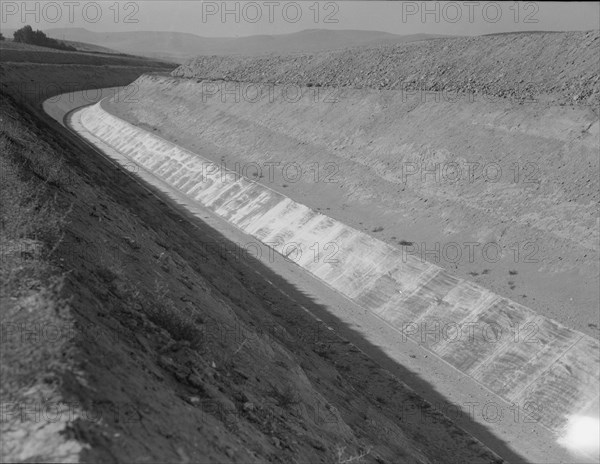 Roza Irrigation Canal, Yakima County, Washington, 1939. Creator: Dorothea Lange.