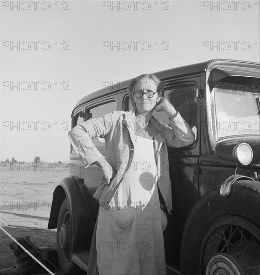 A grandmother from Oklahoma. She works in the California pea fields. Calipatria, California.