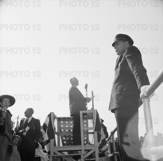 [Untitled photo, possibly related to: Gloucester, Massachusetts. Memorial Day, 1943].