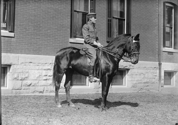 Fort Myer - 2nd Lt. William H. Shepherd, U.S.A., 3rd Field Art. on 'Flash', 1911.