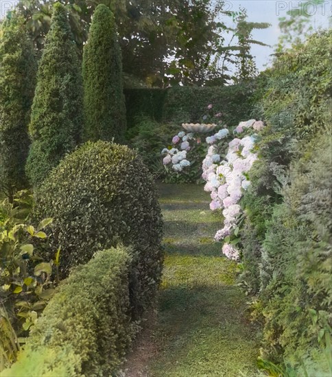 Gardenside, Frederick Augustus Snow house, Ox Pasture Road, Southampton, New York, c1914. Creator: Frances Benjamin Johnston.