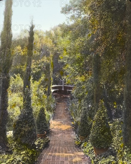 Mrs. Francis Lemoine Loring house, 700 South San Rafael Avenue, Pasadena, California, 1917. Creator: Frances Benjamin Johnston.