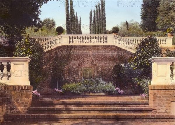 Mrs. Francis Lemoine Loring house, 700 South San Rafael Avenue, Pasadena, California, 1917. Creator: Frances Benjamin Johnston.