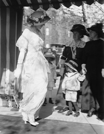 Horse Shows - Miss Eleanor Wilson, 1914.