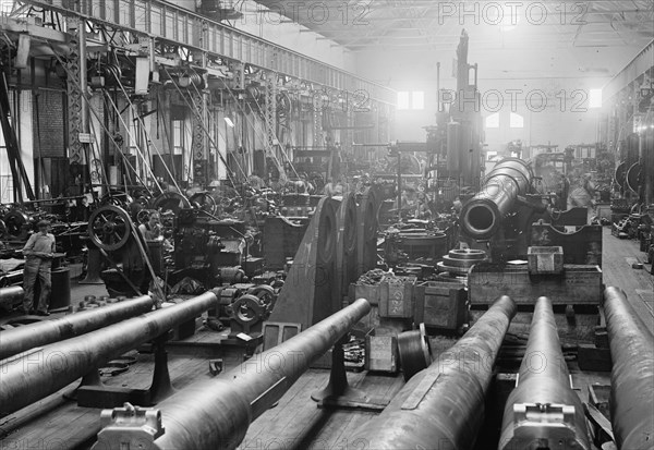 Navy Yard, U.S., Washington - Sight Shop, Big Gun Section, 1917.