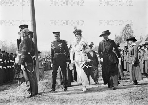 Woman's National Service School, Under Woman's Section, Navy League, Review; Mrs. Wilson, Col. Harts, 1916.