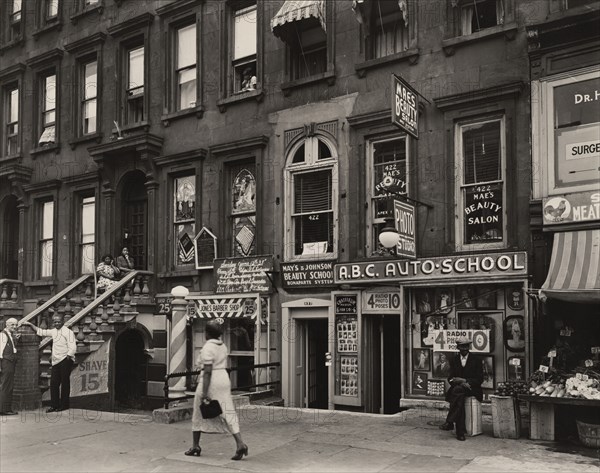 Harlem Street: II, 422-424 Lenox Avenue, 1938.