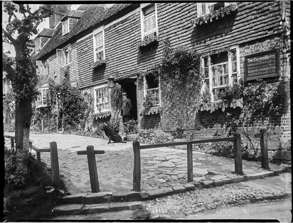 The Crown Inn, Groombridge, Speldhurst, Tunbridge Wells, Kent, 1911. Creator: Katherine Jean Macfee.