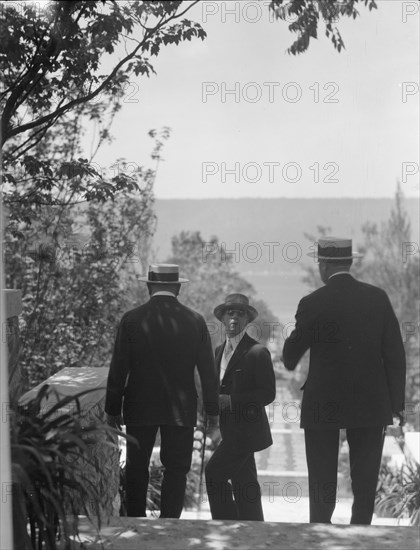 Untermeyer [i.e. Untermyer] garden, 1917 Creator: Arnold Genthe.