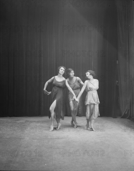 Elsie Dufour dancers, between 1918 and 1920. Creator: Arnold Genthe.