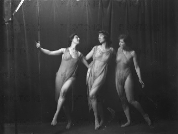 Elsie Dufour dancers, between 1918 and 1920. Creator: Arnold Genthe.