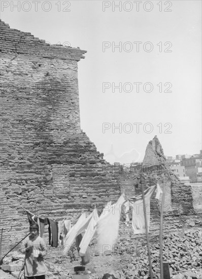 Acoma, New Mexico area views, between 1899 and 1928. Creator: Arnold Genthe.