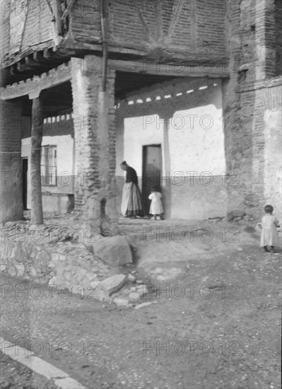 Acoma, New Mexico area views, between 1899 and 1928. Creator: Arnold Genthe.