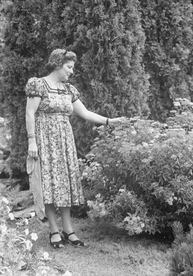 Javits, Benjamin, Mrs., standing outdoors, ca. 1925. Creator: Arnold Genthe.