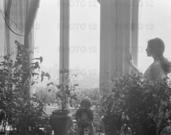 Stoehr, Harris, Mrs., portrait photograph, 1918 June 3. Creator: Arnold Genthe.