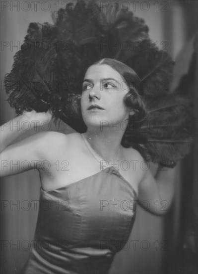 Cavaugh, Lucile, Miss, portrait photograph, 1917 May 10. Creator: Arnold Genthe.