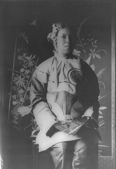 Chinese girl, Chinatown, San Francisco, between 1896 and 1906. Creator: Arnold Genthe.