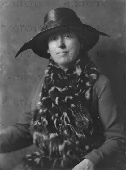 Cosgrave, Milicent, Dr., portrait photograph, 1926 May 27. Creator: Arnold Genthe.