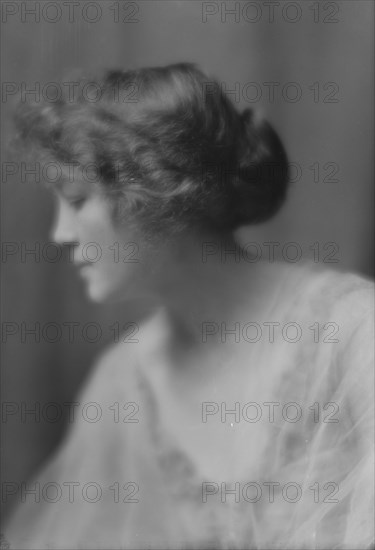 Cushman, Clarina, Miss, portrait photograph, 1914 Apr. 10. Creator: Arnold Genthe.