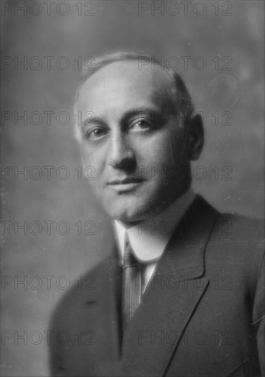 Esberg, Mr., or Mr. Melton, portrait photograph, 1915 Jan. Creator: Arnold Genthe.