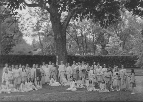 Halstead School, portrait photograph, 1916. Creator: Arnold Genthe.