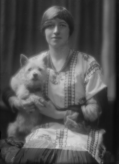 Harriman, Mrs., with dog, portrait photograph, 1913 July 7. Creator: Arnold Genthe.