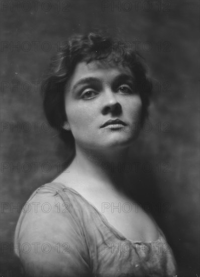 McNally, Miss, portrait photograph, 1915 May 1. Creator: Arnold Genthe.