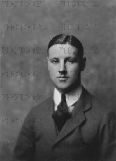 Winter, Mr., the younger, portrait photograph, 1917 May 3. Creator: Arnold Genthe.