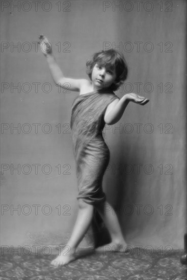 Guinness, Tanis, portrait photograph, ca. 1913. Creator: Arnold Genthe.