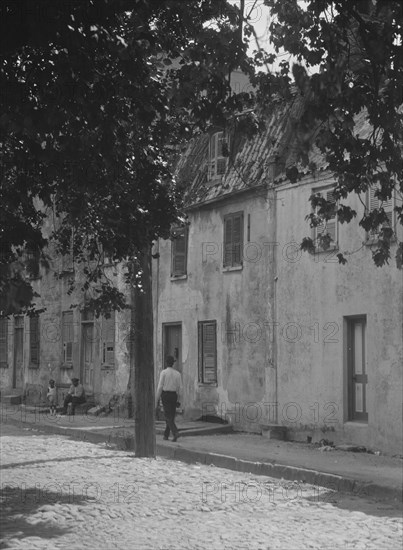 Facades of two-story houses, [17 Chalmers Street], Charleston, South Carolina, between 1920 and 1926 Creator: Arnold Genthe.