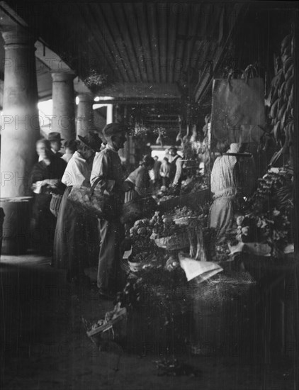 Market scene, New Orleans, between 1920 and 1926. Creator: Arnold Genthe.