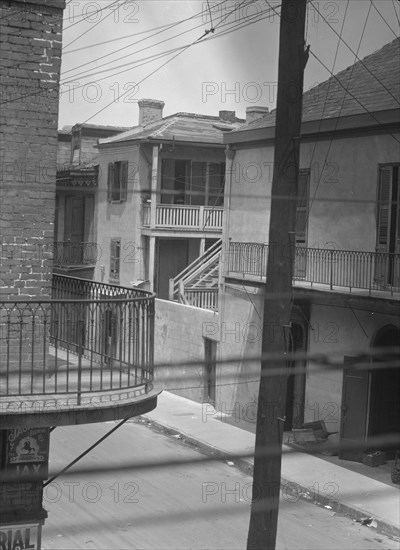 Street scene, New Orleans, between 1920 and 1926. Creator: Arnold Genthe.