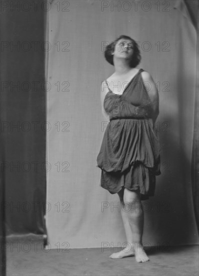 Duncan, Isadora, portrait photograph, between 1916 and 1918. Creator: Arnold Genthe.