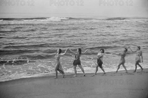 Elizabeth Duncan dancers and children, between 1916 and 1941. Creator: Arnold Genthe.