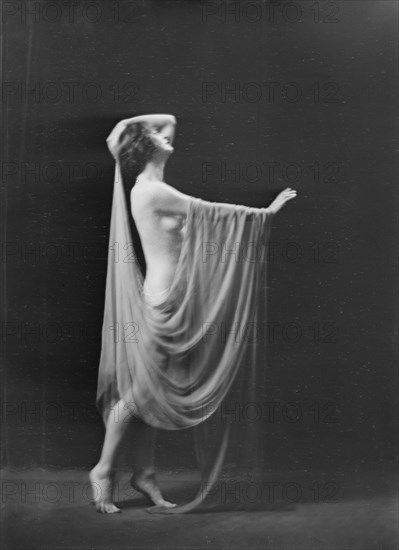 Isadora Duncan dancer, between 1915 and 1923. Creator: Arnold Genthe.