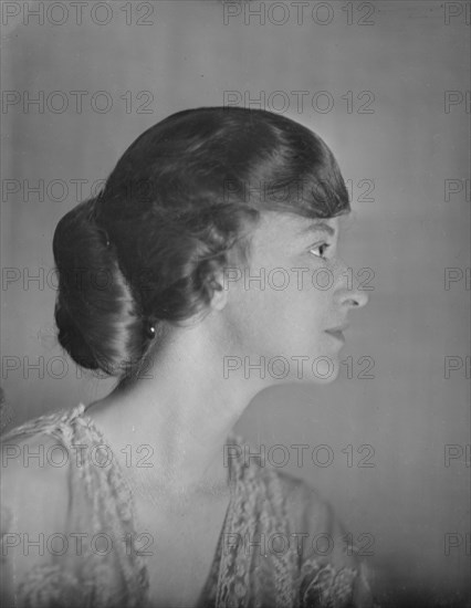 Mrs. L.R. Burch, portrait photograph, 1919 Feb. Creator: Arnold Genthe.