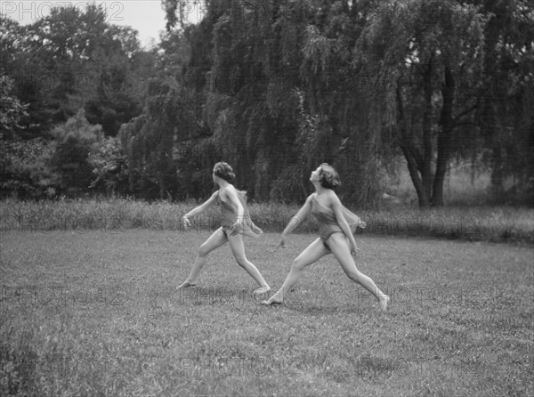 Elizabeth Duncan dancers, between 1916 and 1941. Creator: Arnold Genthe.