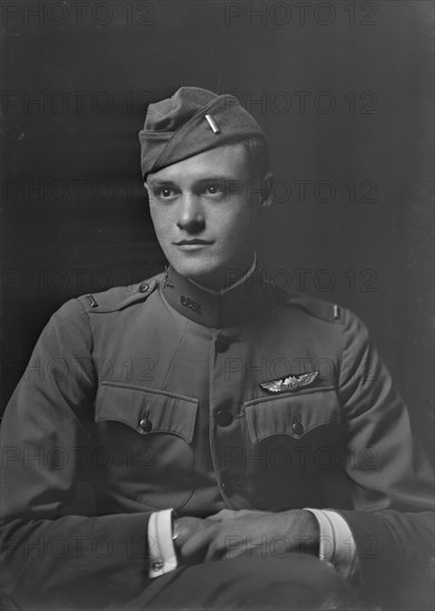 Lieutenant Gibson, portrait photograph, 1918 Nov. 5. Creator: Arnold Genthe.