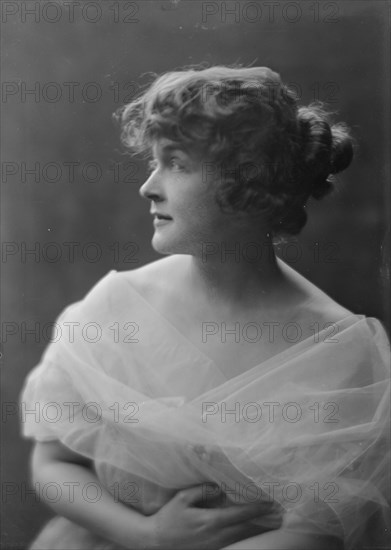 Mrs. Benjamin Lindsey, portrait photograph, 1917 Dec. 21. Creator: Arnold Genthe.