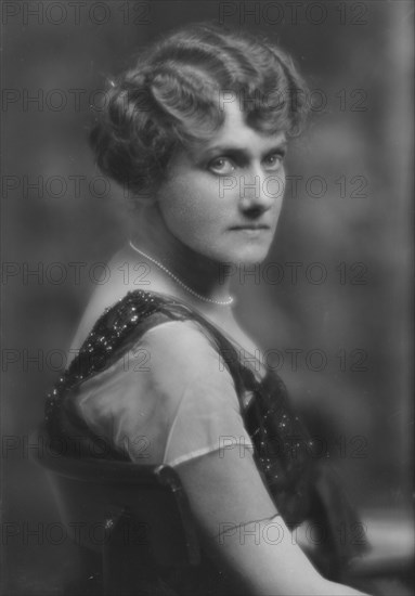 Prince, L.M., Mrs., portrait photograph, 1916 Jan. 24. Creator: Arnold ...