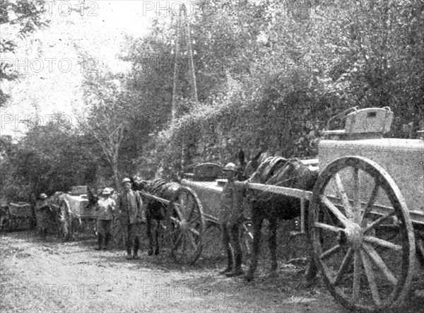 'La grande attaque du Carso (aout 1916); Service de ravitaillement d'eau pour les troupes', 1916. Creator: Unknown.