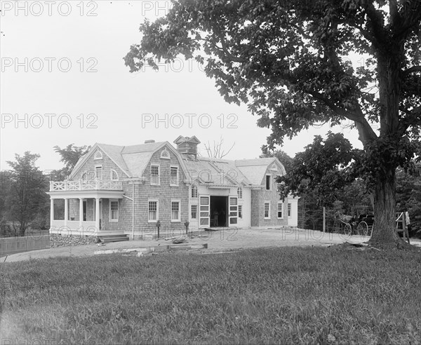 Calloway residence, stable, Mamaroneck, N.Y., between 1900 and 1915. Creator: William H. Jackson.