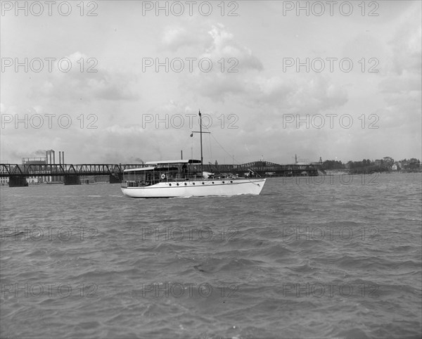 Yacht Althea, broadside (H. Murphy's yacht), between 1907 and 1915. Creator: Unknown.